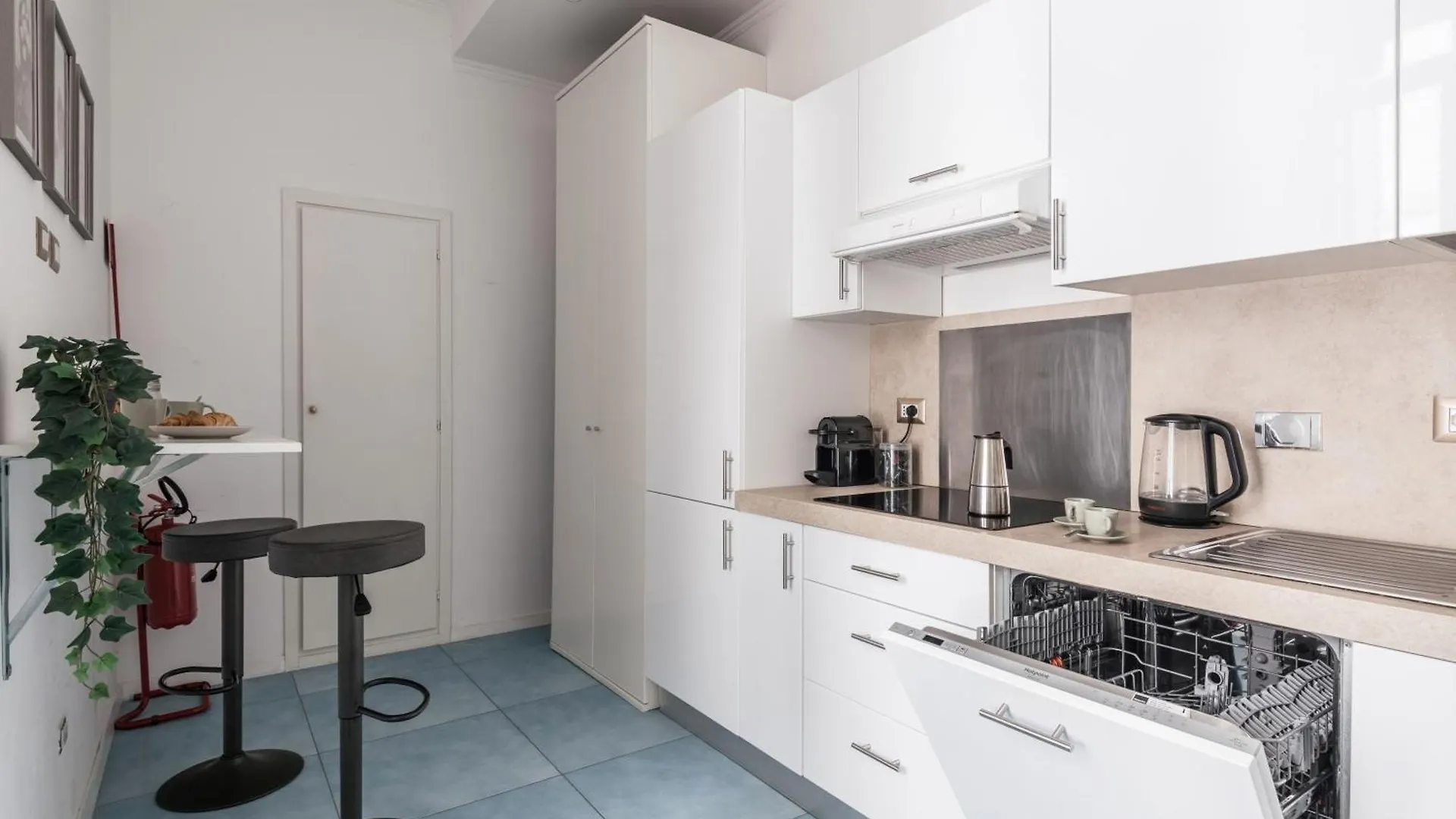 Aparthotel The Best Rent - Bright Flat Near San Pietro Rome Italy