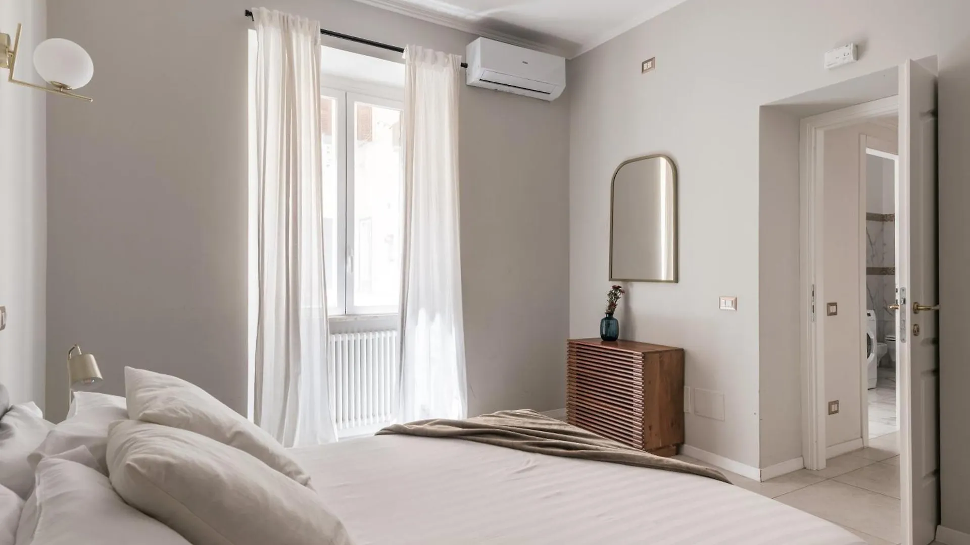 Aparthotel The Best Rent - Bright Flat Near San Pietro Rome